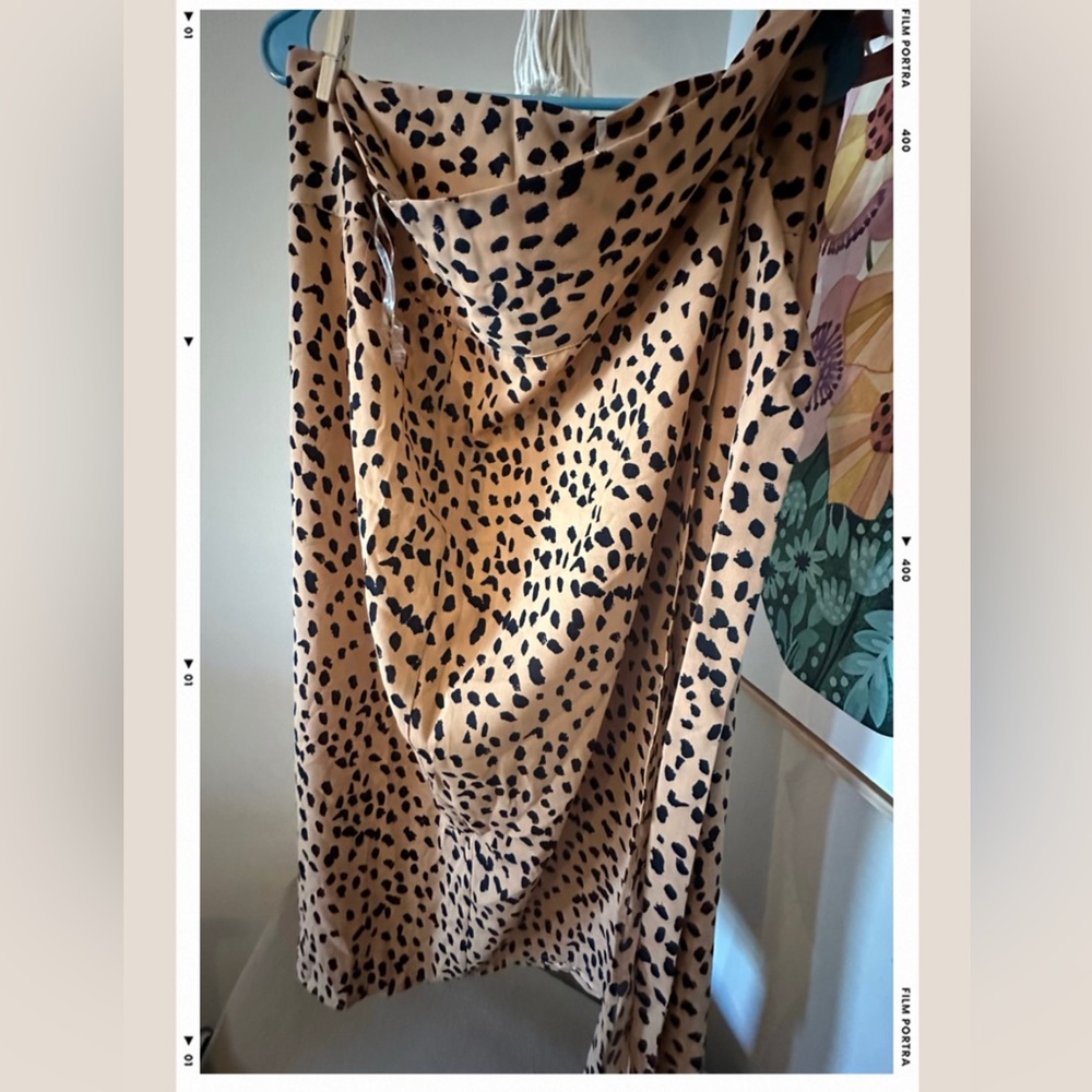 Dalmatian wrap skirt